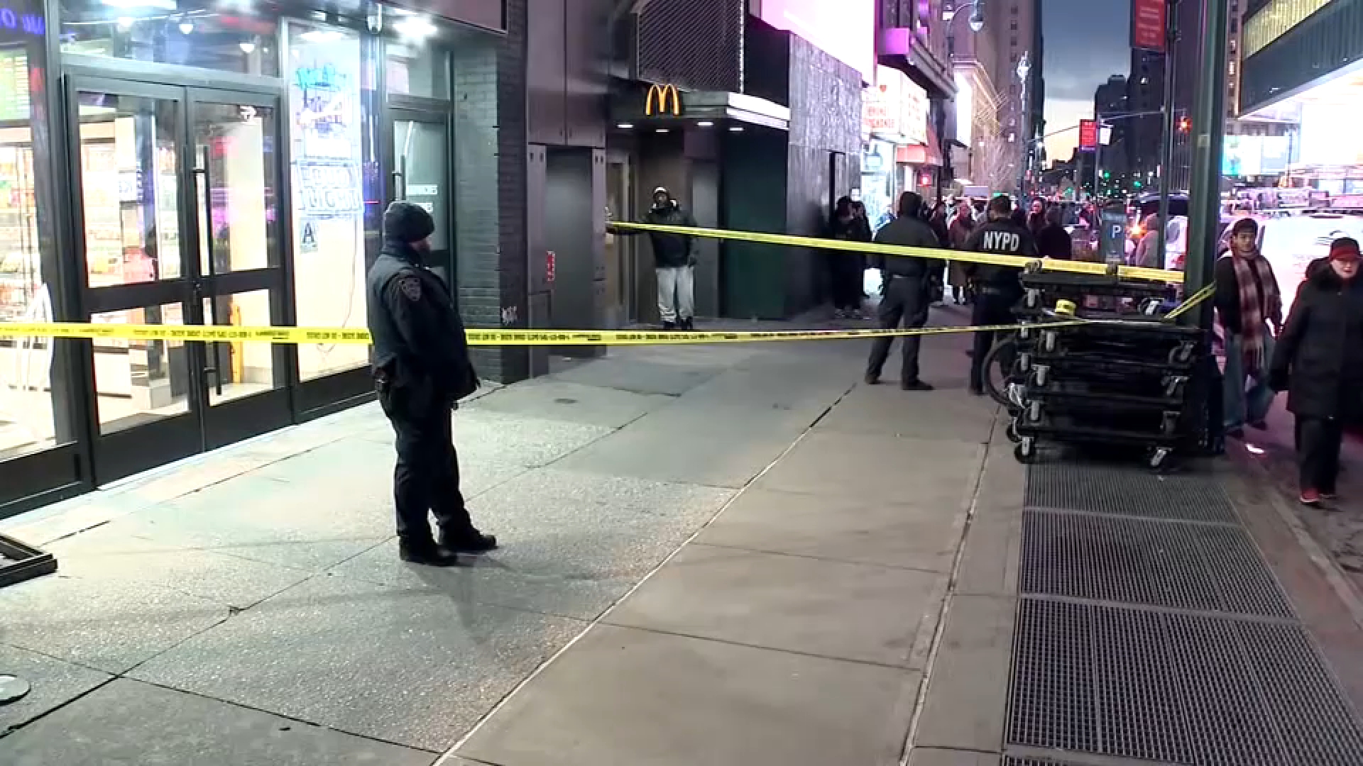 28-year-old man stabbed near Penn Station in Midtown