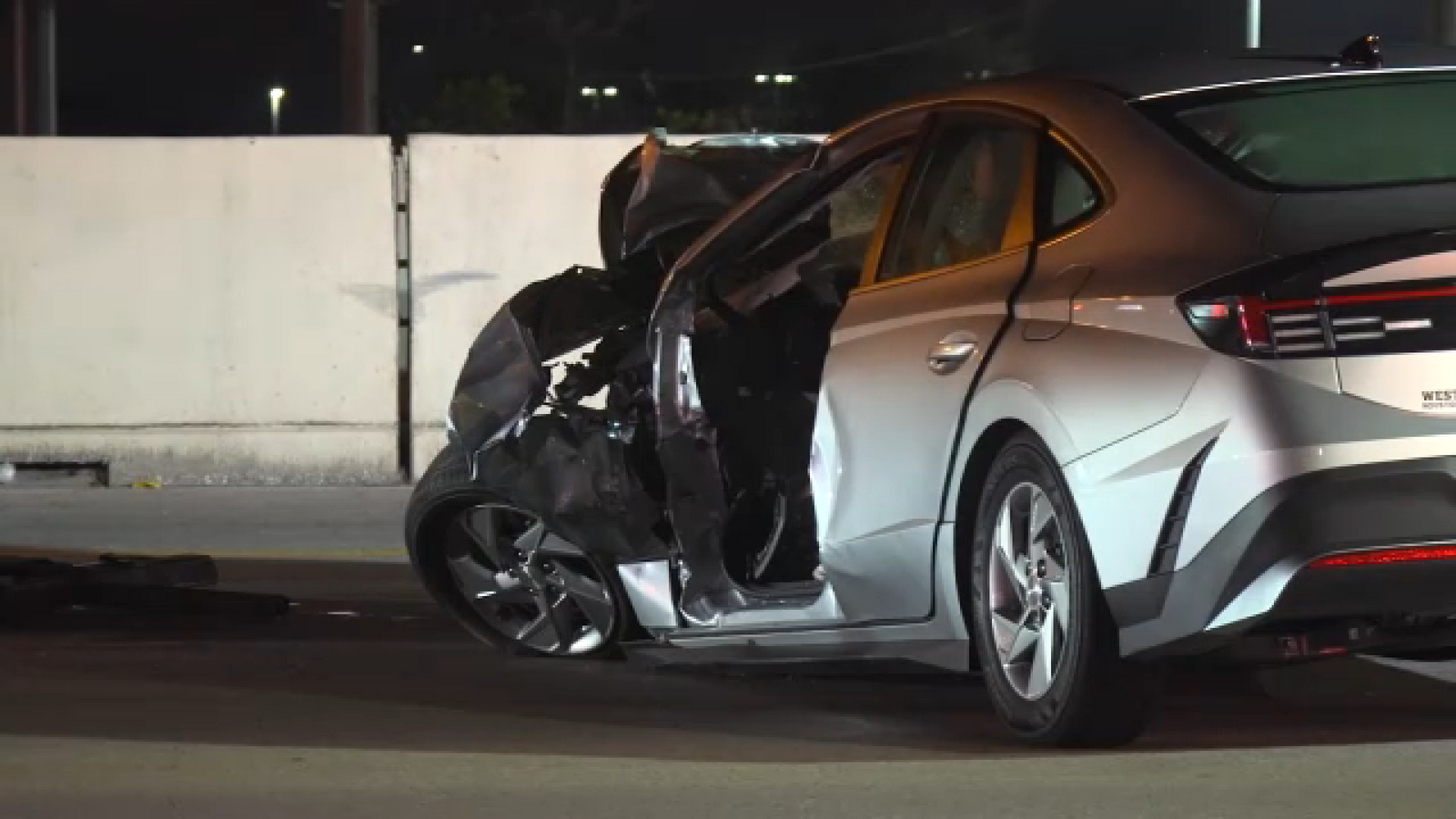 2 firefighters, driver taken to hospital after high-speed crash on Gulf Freeway, HPD says