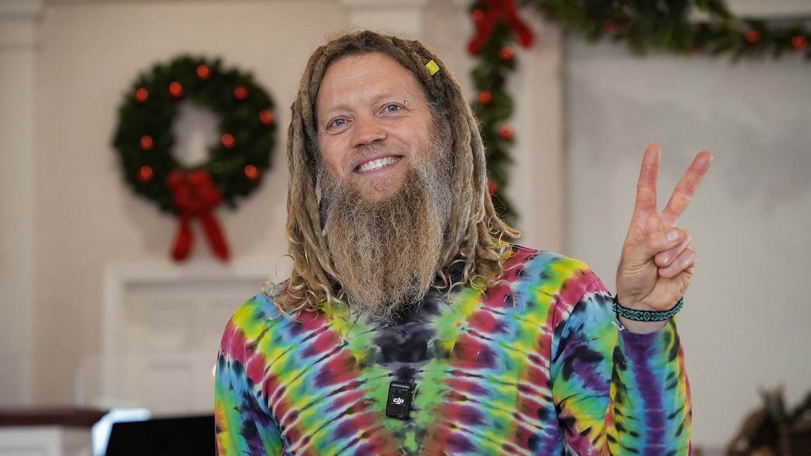 Pastor spreads 'Peace!' at New Jersey food pantry, thrift store