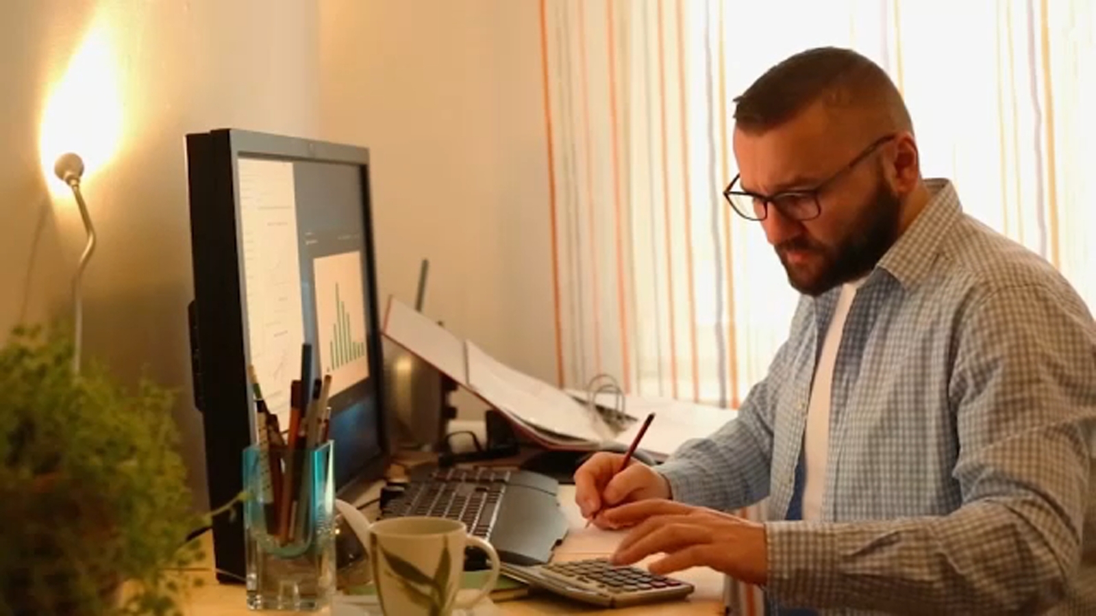 Watching Your Wallet: Financial experts share tips for starting the new year with a strong budget