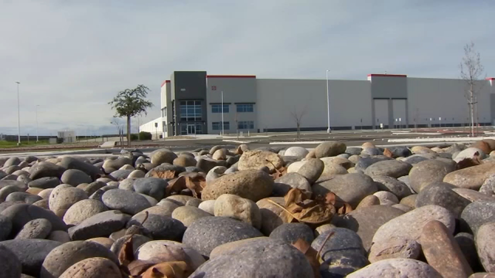 1.3Mft² building to employ hundreds in Visalia, city believes another Amazon could be coming to town