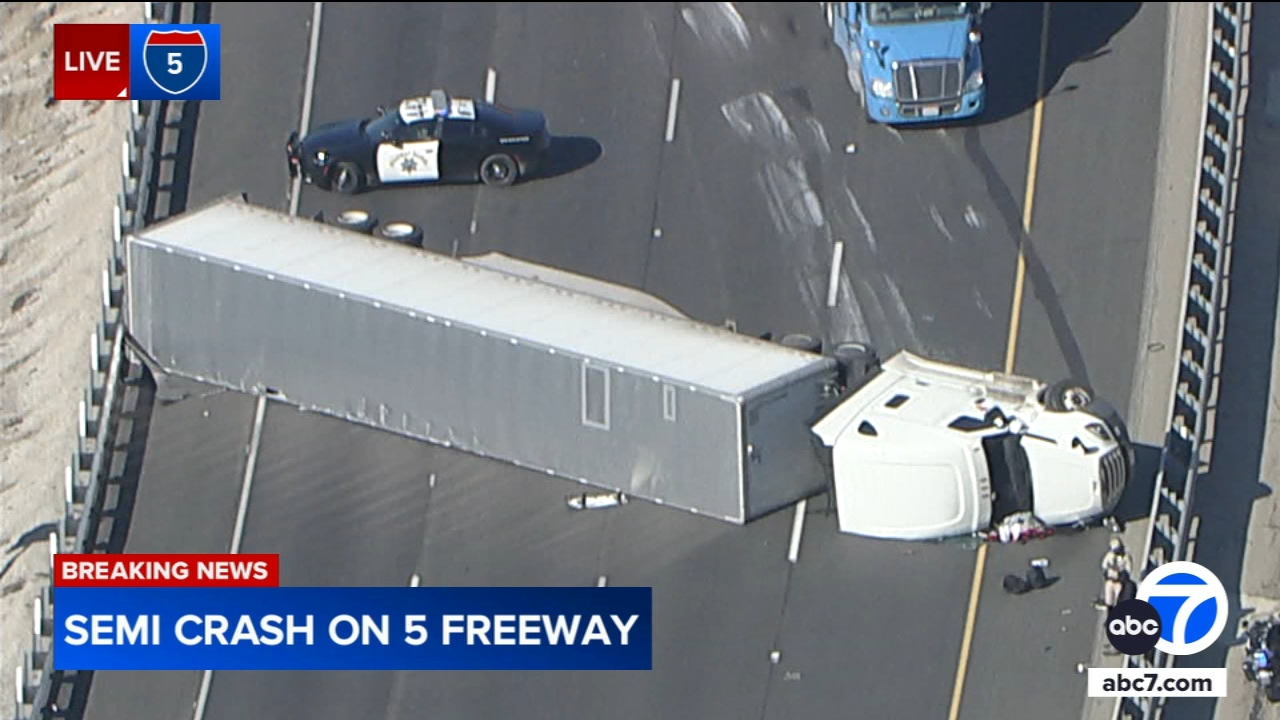 Big rig crash closes all SB lanes on 5 Fwy near Pyramid Lake