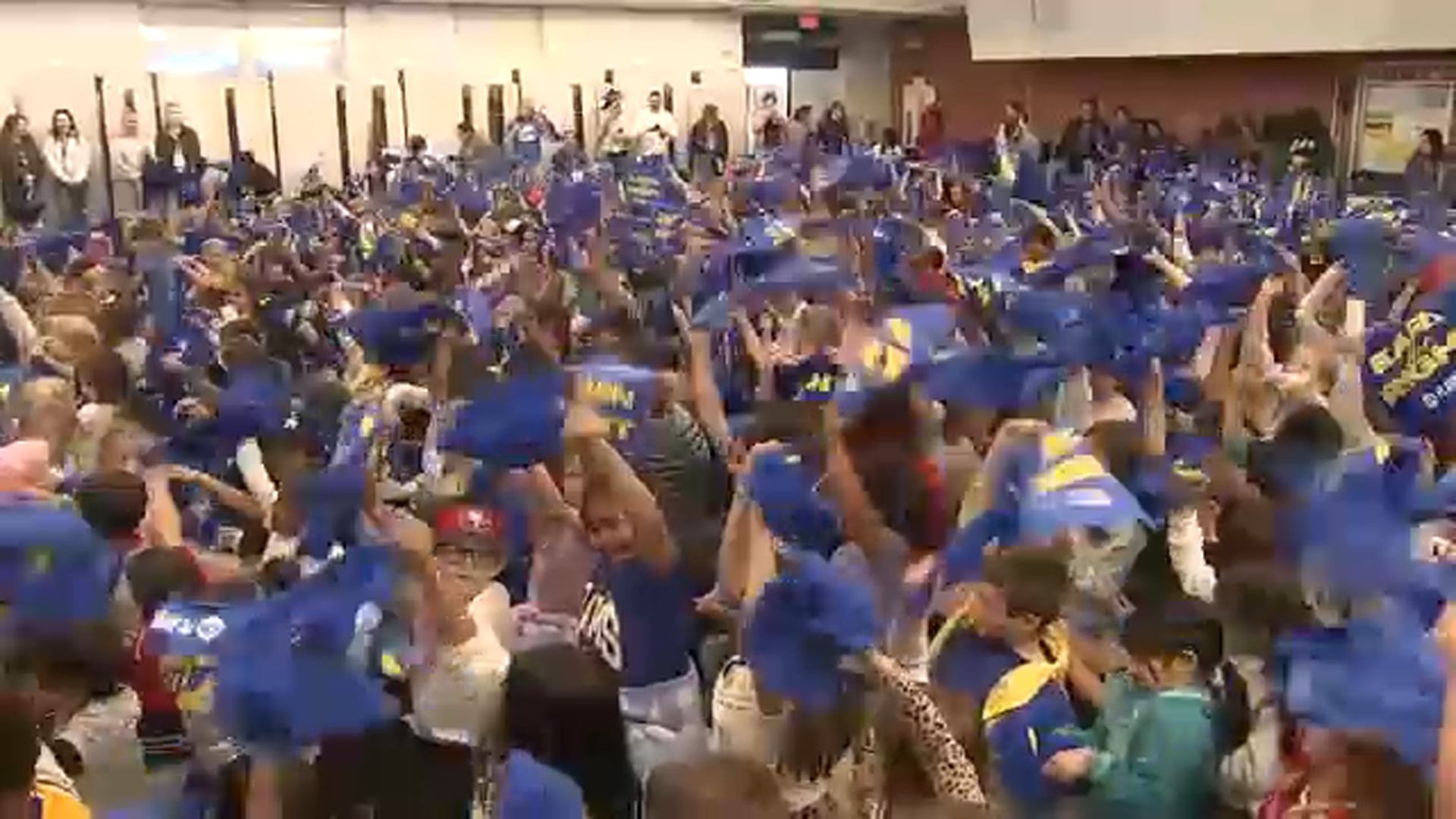 Los Angeles Rams hand out 40,000 rally towels to LA schoolchildren ahead of playoffs