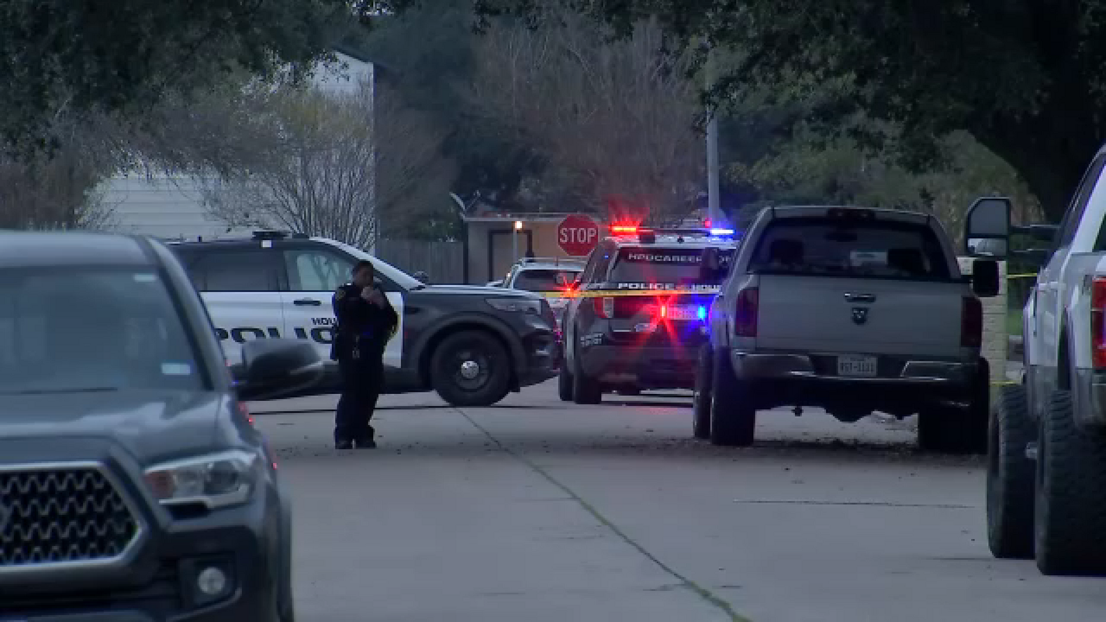 2 injured after argument over T-shirt sale led to shooting in southwest Houston, HPD says
