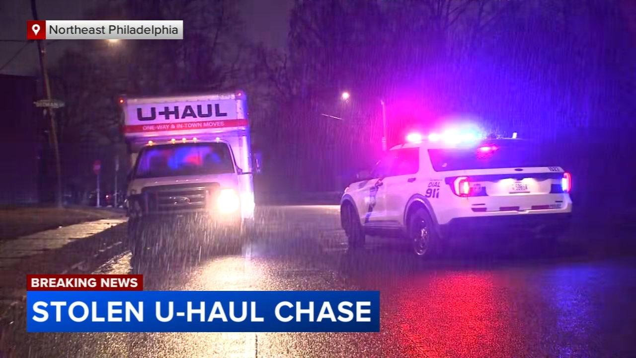 Suspect in custody after stolen U-Haul crashes into cars during chase in Philadelphia