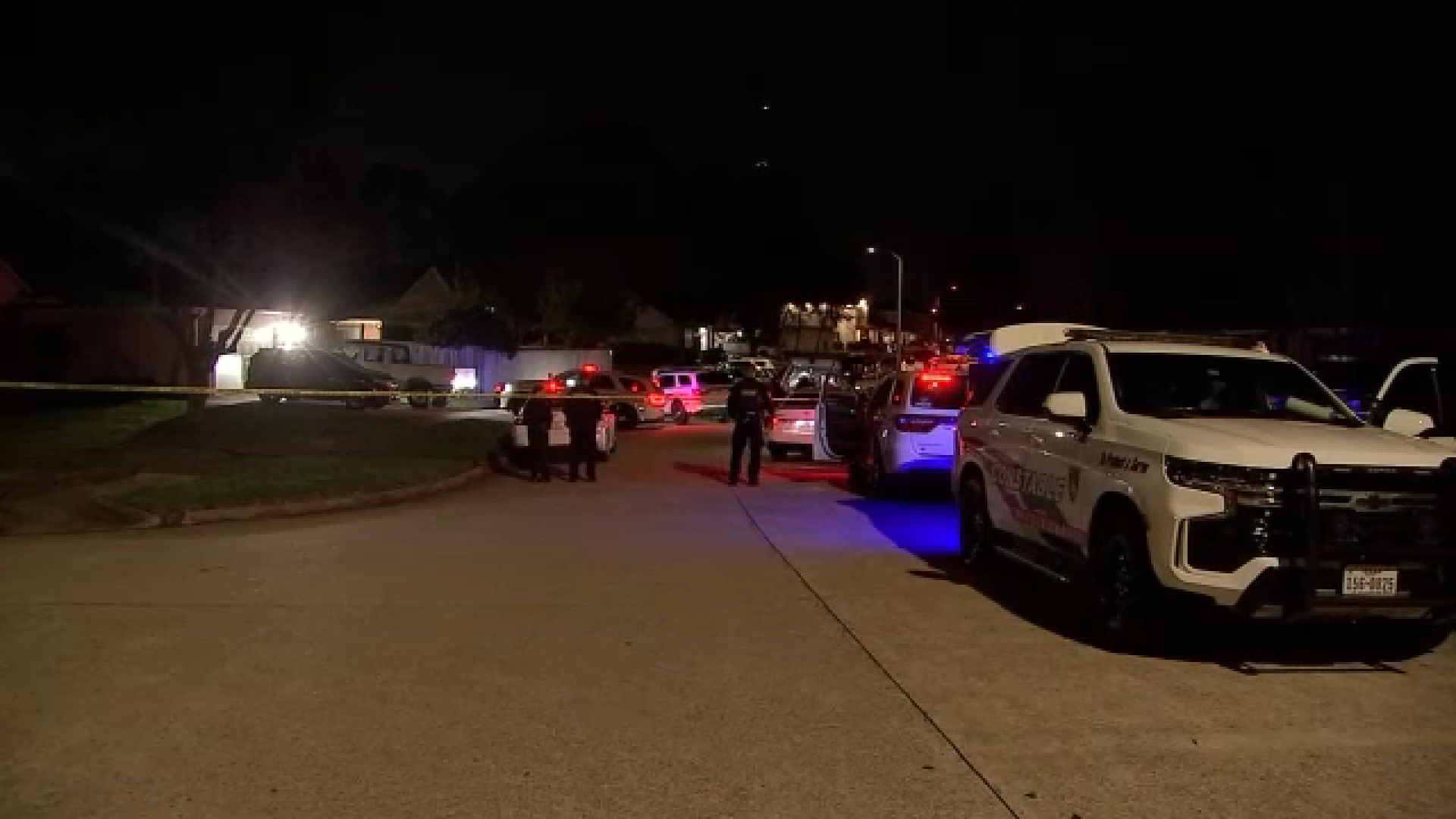 Multiple suspects on the run after man shot to death inside truck in N. Harris County: Officials