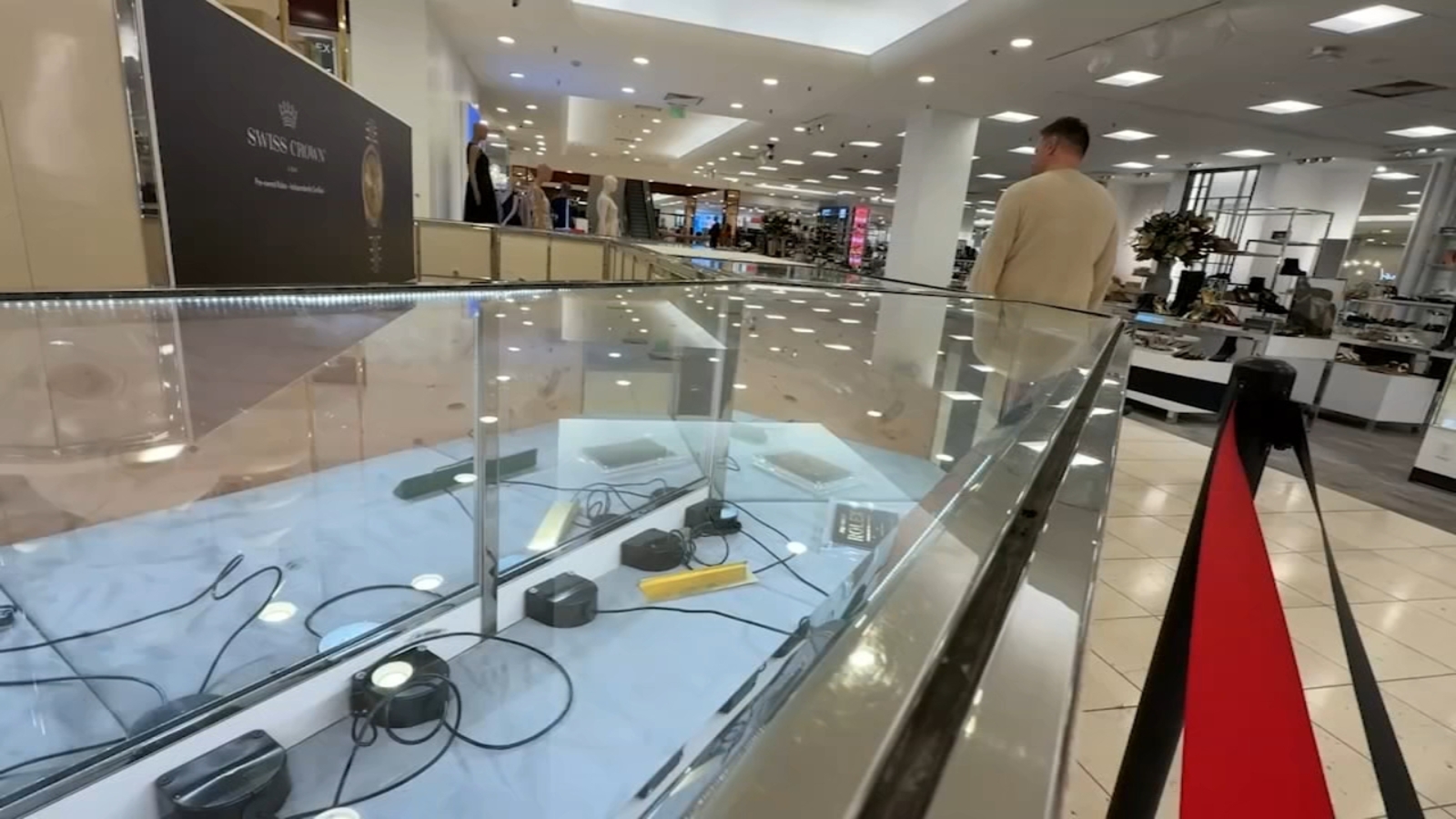 Shoppers on alert after Valley Fair Macy's smash-and-grab, 2nd major crime at mall in recent weeks