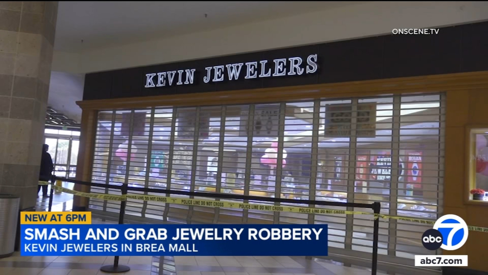 Smash-and-grab thieves make off with merchandise from Kevin Jewelers at ...