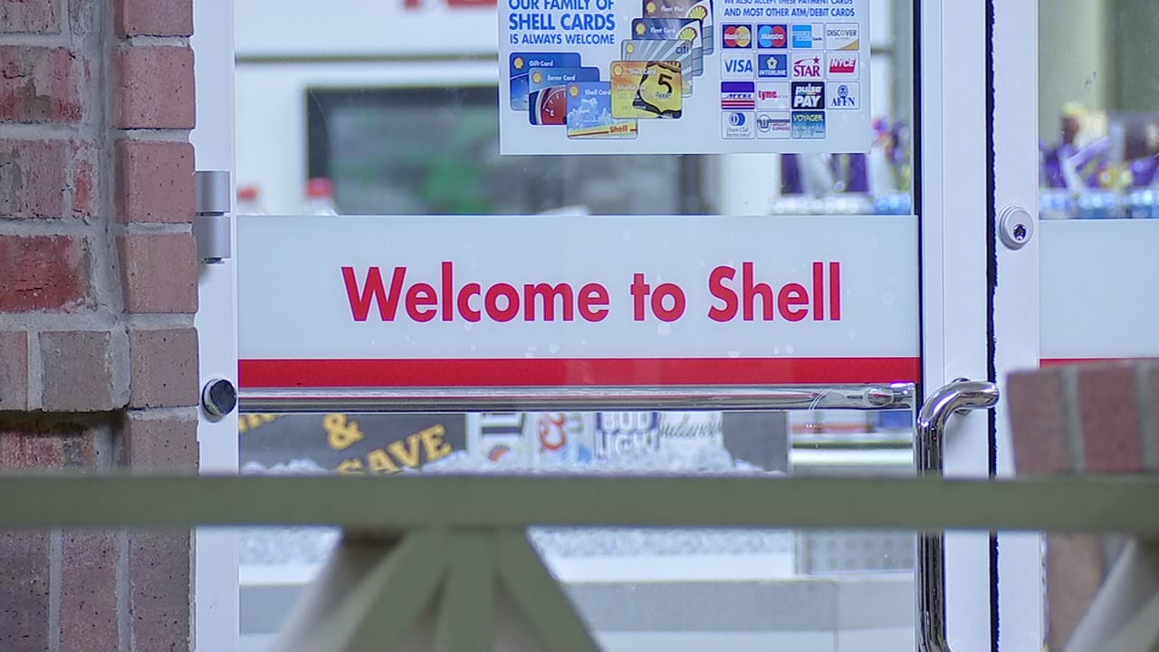 Police: Robbers pistol whip clerk at Sugar Land gas station | abc13.com