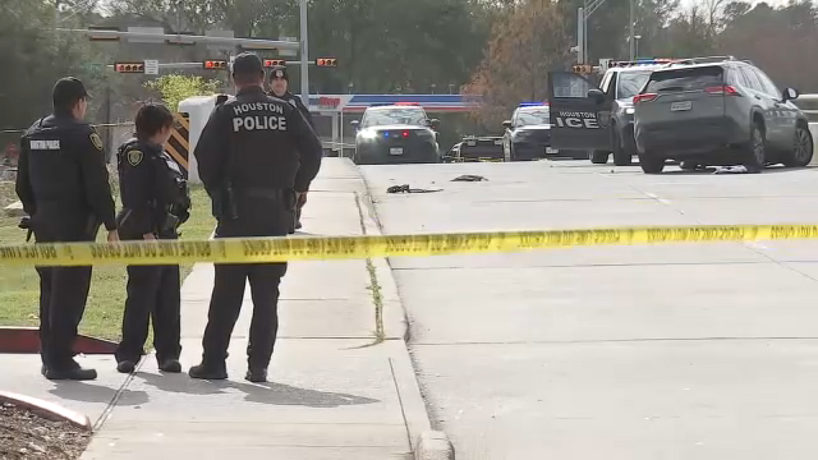 Teen dead, another hospitalized after shooting in northeast Houston, HPD says