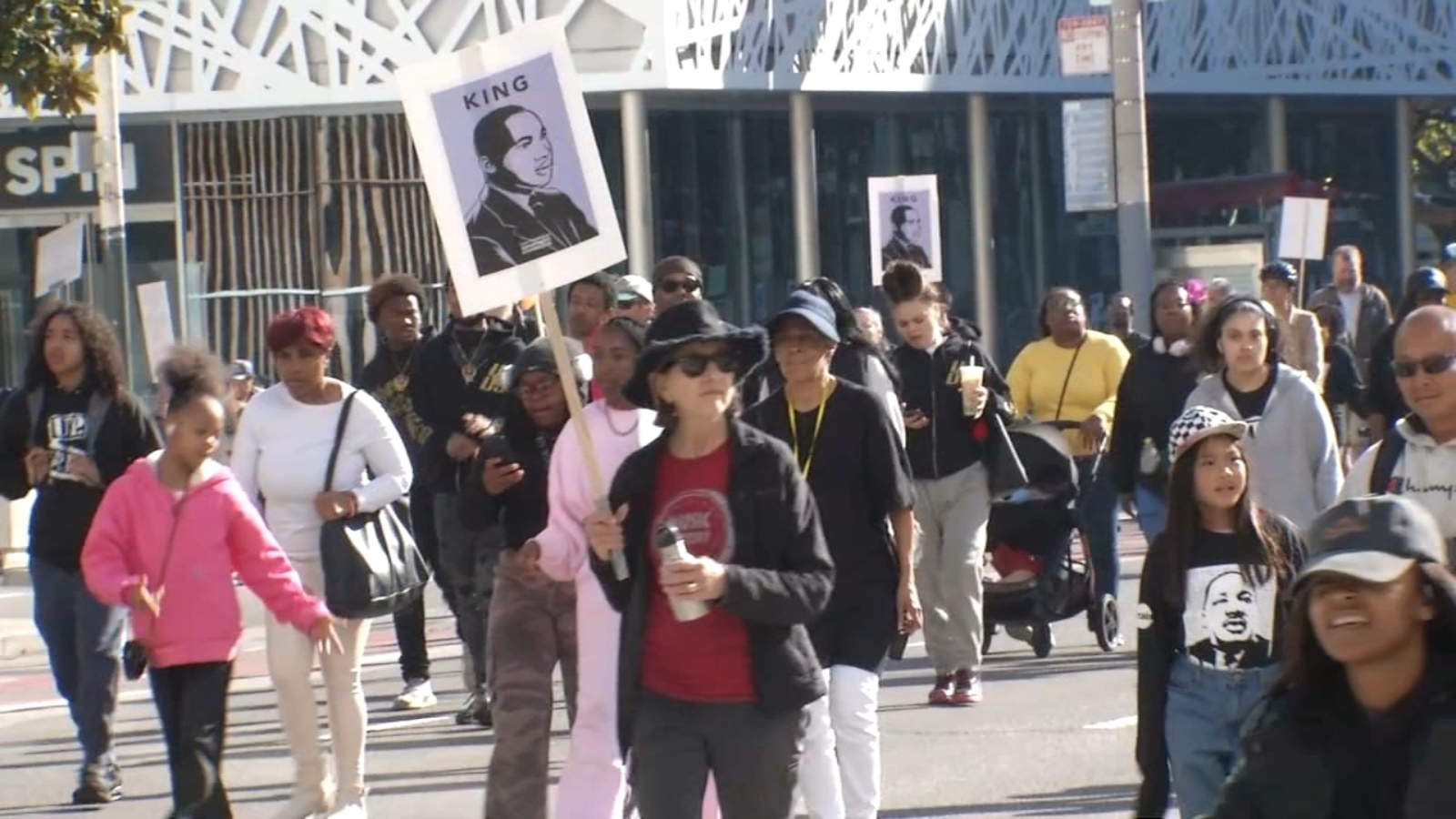 Thousands march, give back to honor Dr. Martin Luther King Jr. in Bay Area
      