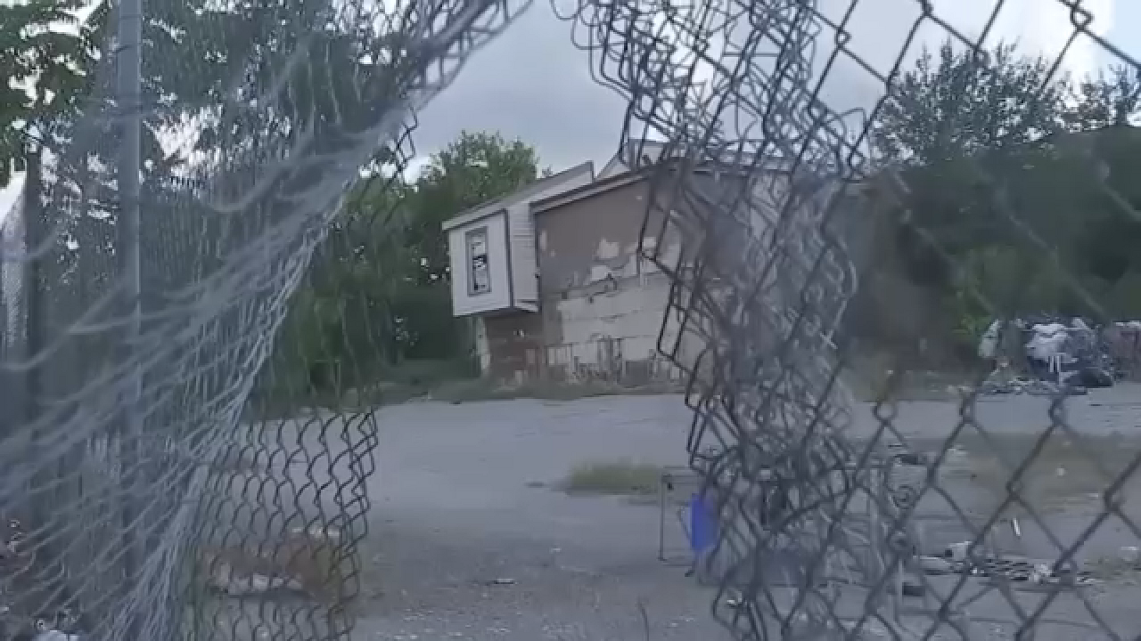 Long-abandoned Spring Branch apartment complex set to be demolished, city says
      