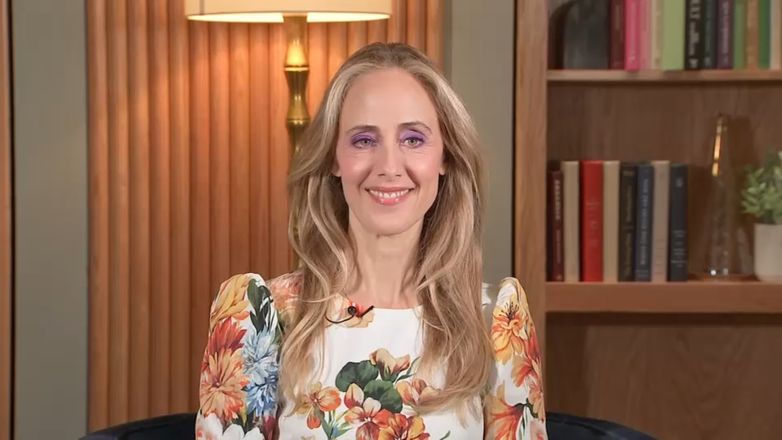 Kim Raver on Teddy's Future, romance twists and directing a 'not‑to‑miss' Grey's Anatomy episode
      