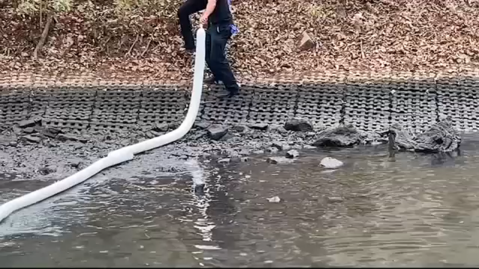 City of Houston says runoff from truck fire in Midtown ended up in Buffalo Bayou