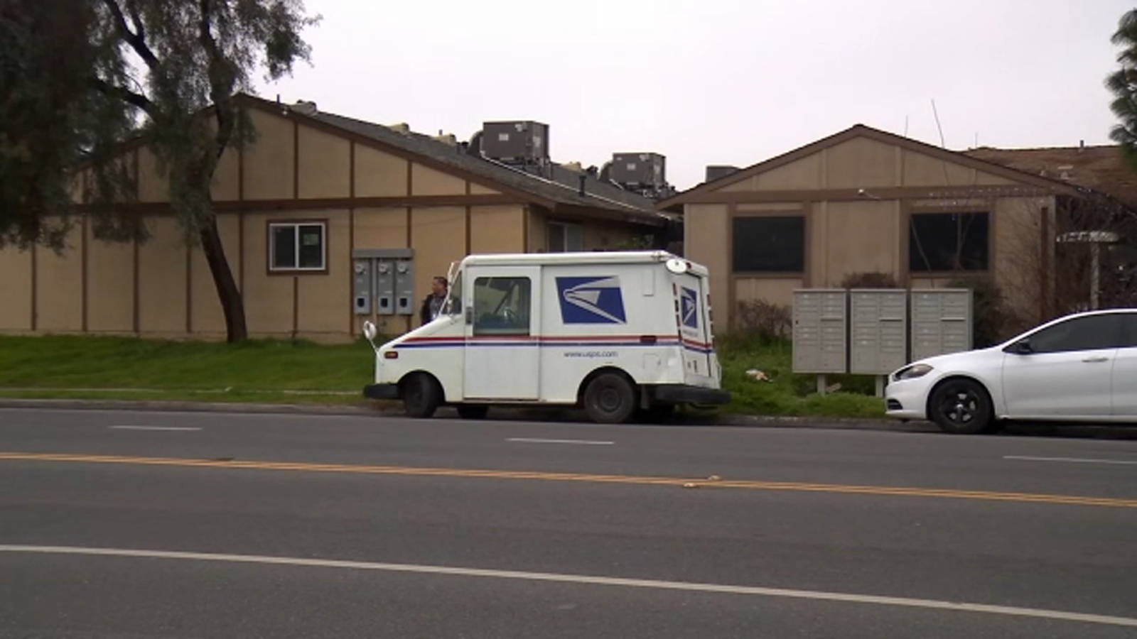 Postal worker assaulted in Central Fresno, police say