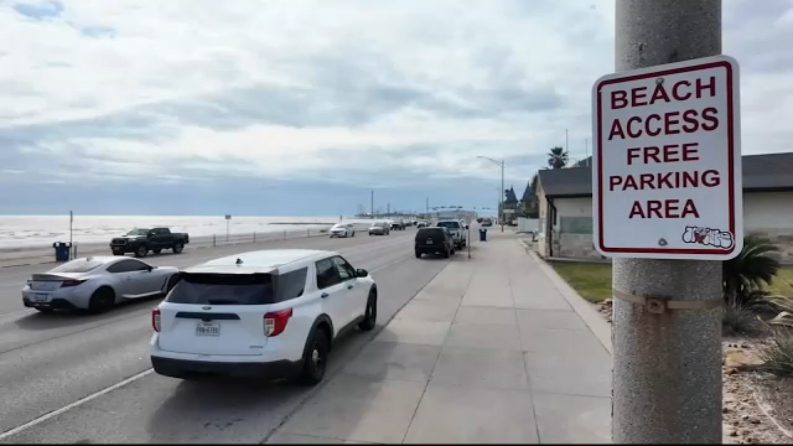 Galveston offers free handicap Seawall parking, but it hasn't stopped tickets from coming
      