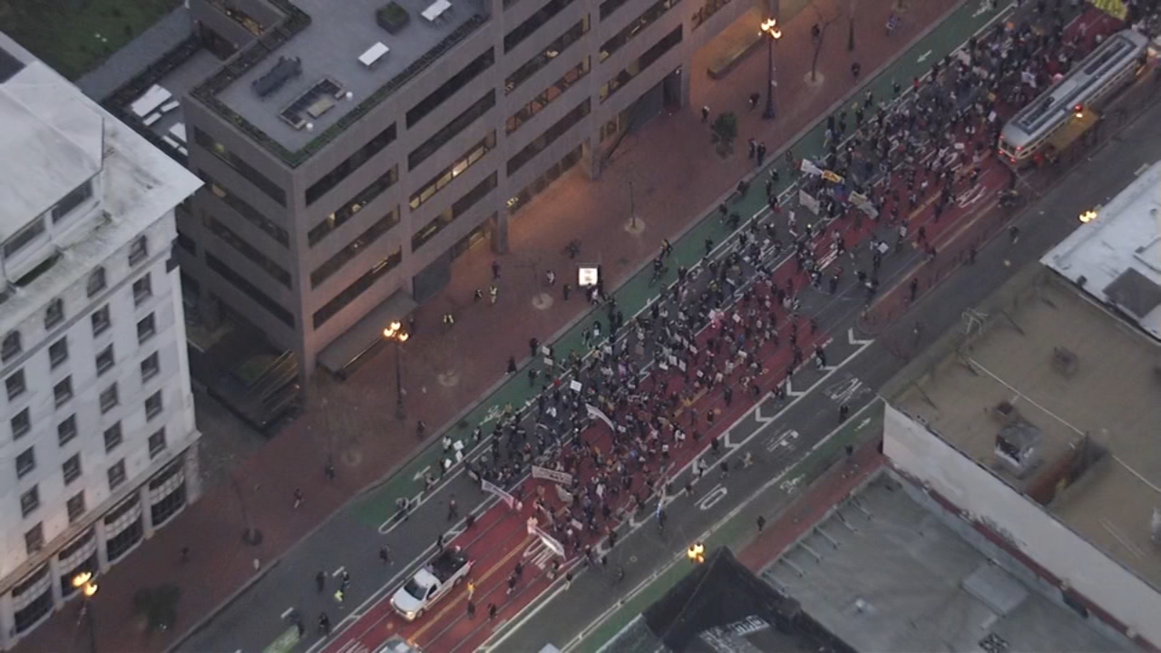 Hundreds march through San Francisco protesting Trump's 1st year in ...