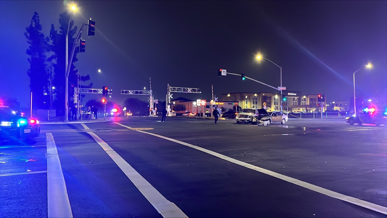 3 hospitalized after vehicle runs red light, crashes in East Central Fresno intersection
      