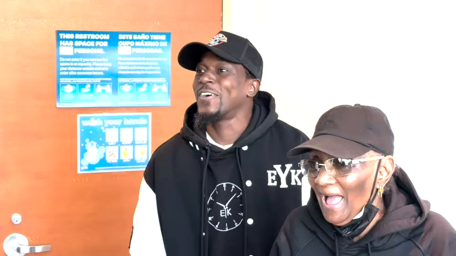 Transit workers show support for MTA cleaner attacked in Bronx subway station
      