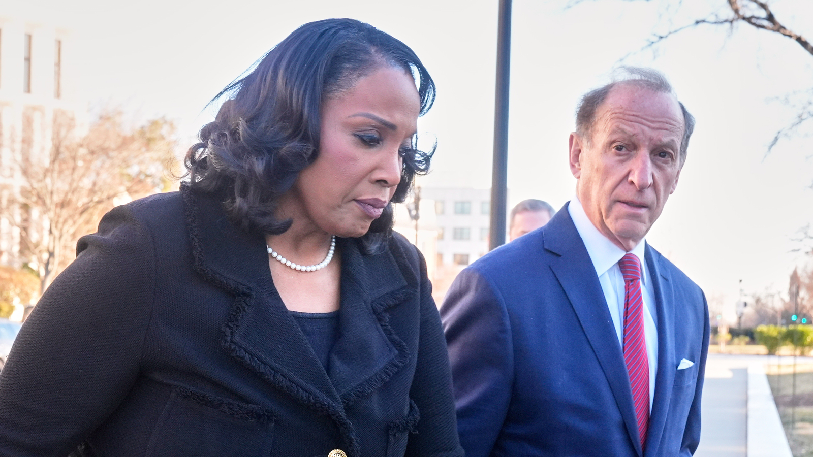 Supreme Court seems inclined to keep Lisa Cook on Fed board despite Trump attempt to fire her
      