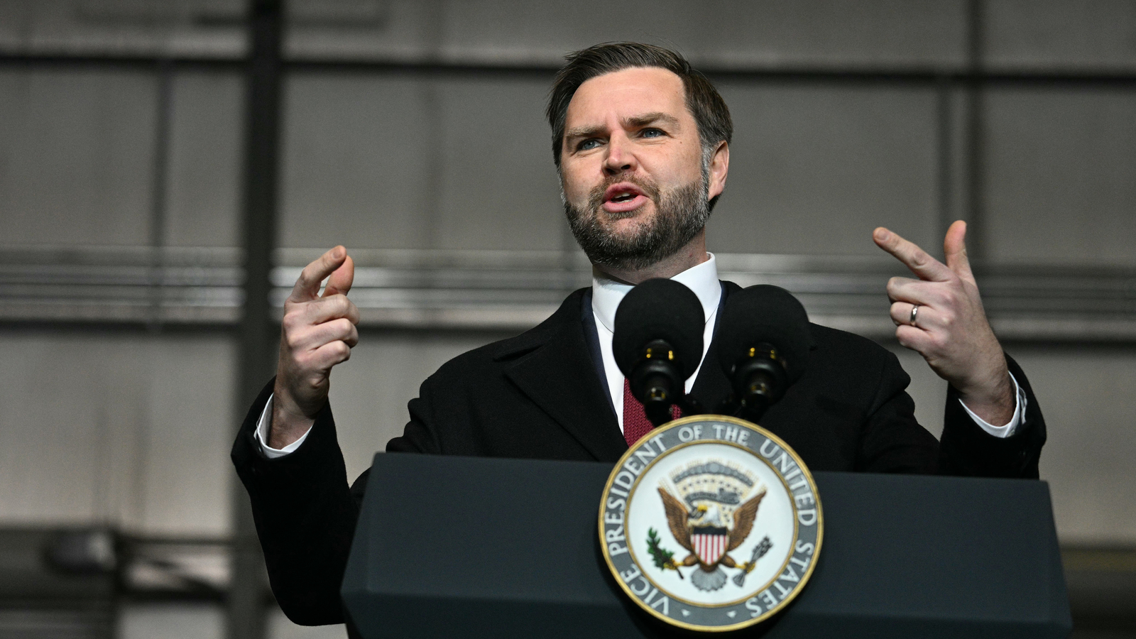 Vance heads to Minneapolis and says 'far left' should stop resisting immigration enforcement