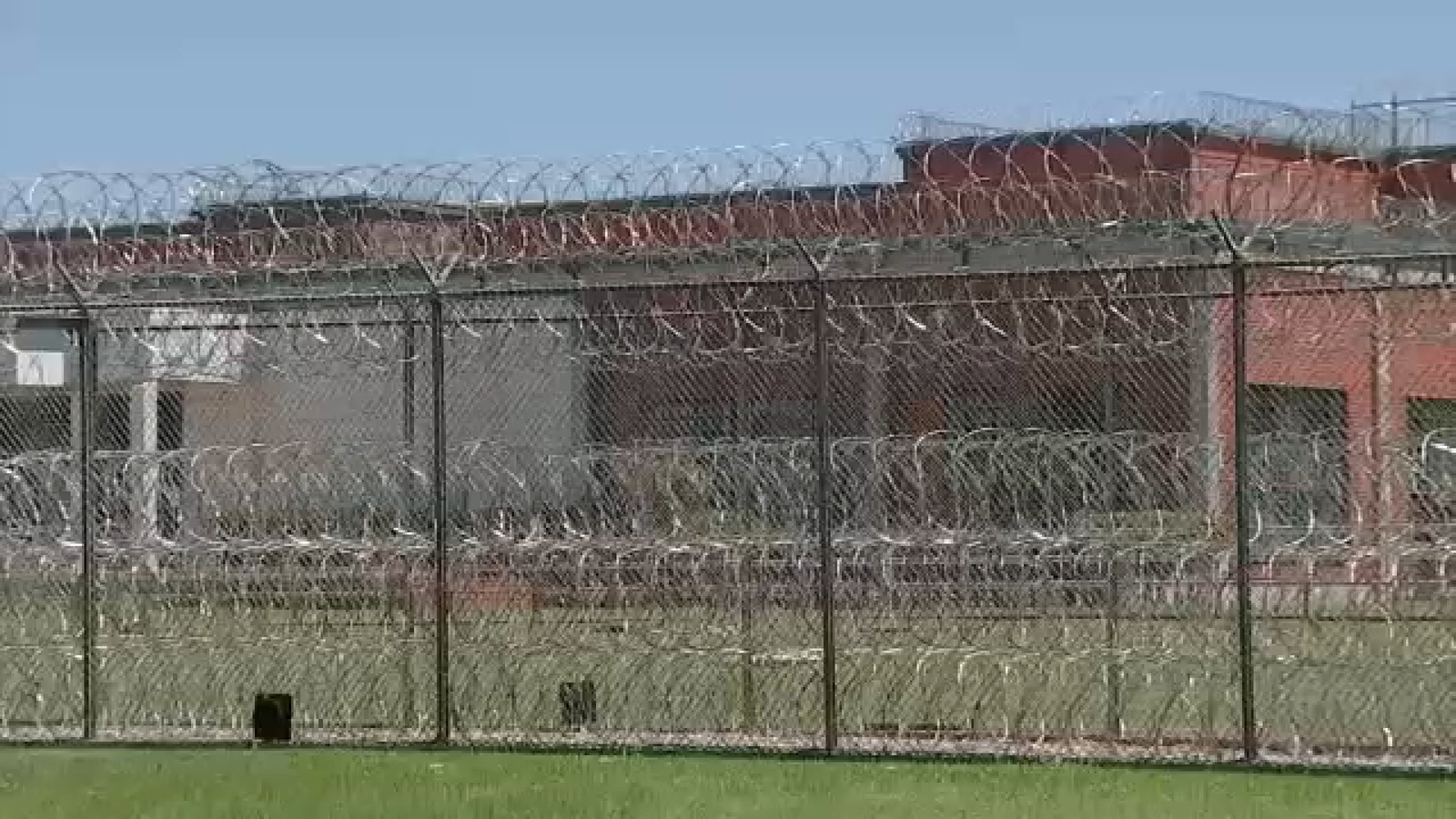 Man serving time for decapitating wife dies behind bars from self-inflicted injury, TDCJ says
      