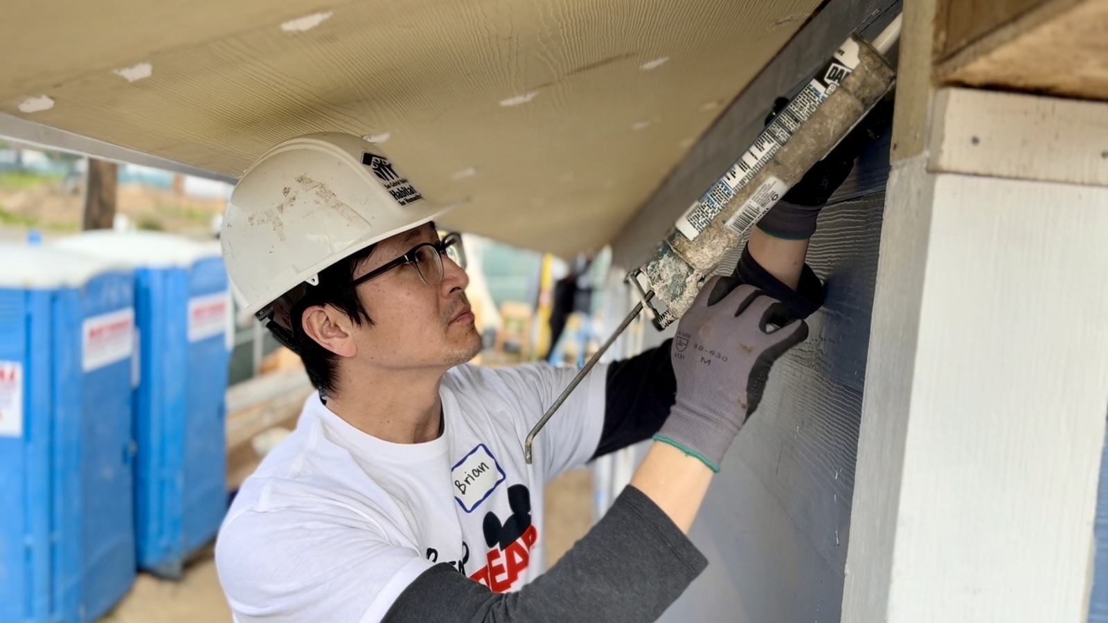 2026 Altadena Eaton Fire recovery: 7 and Disney VoluntEARS lend helping hand to grandparents who lost their home in firestorm 2026 Altadena Eaton Fire recovery: 7 and Disney VoluntEARS lend helping hand to grandparents who lost their home in firestorm
