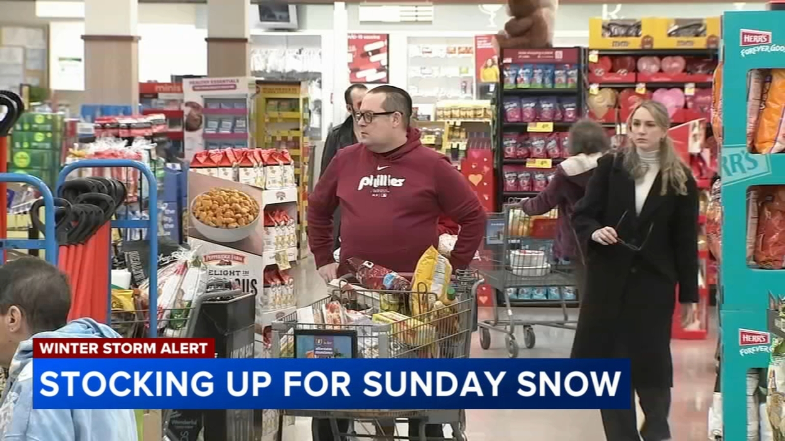 South Jersey shoppers rush to stock up ahead of snowstorm
      