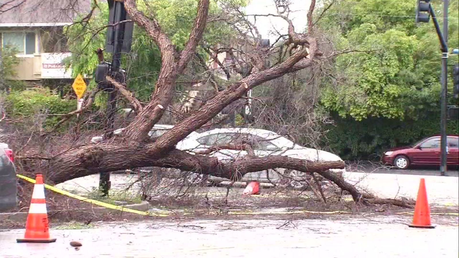 Bay Area residents wake up to storm damage in neighborhoods, many still