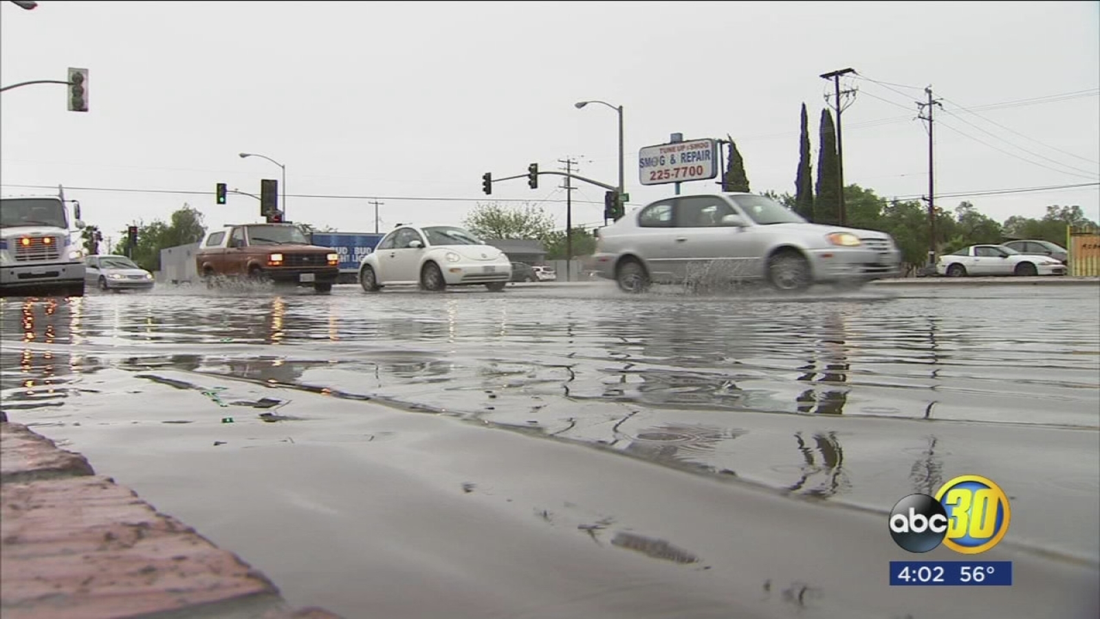 Road crews clean Fresno streets after heavy rain greets morning rush