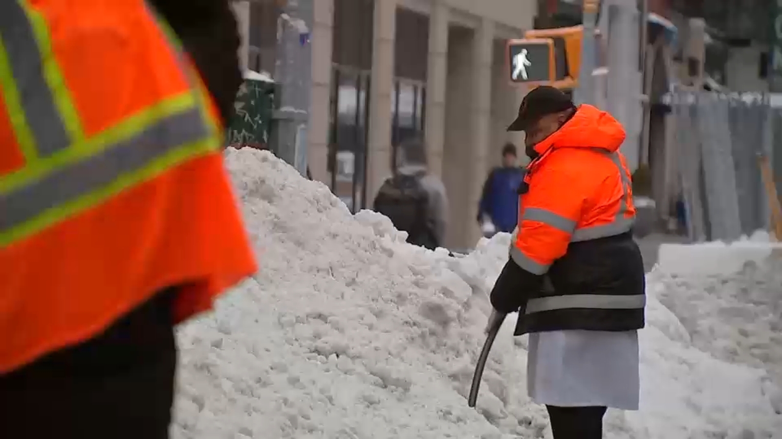 New Yorkers brave bitter cold to return to work following weekend ...