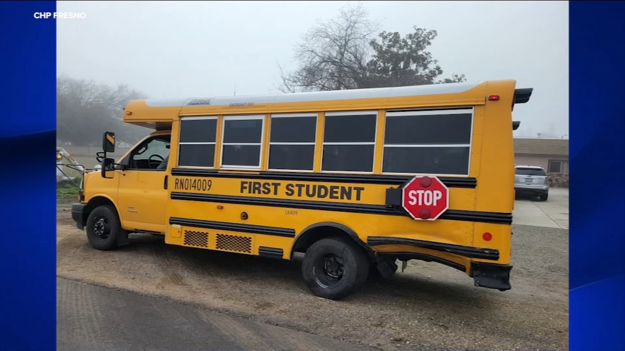 Vehicle hits school bus in fog near Kerman; no major injuries