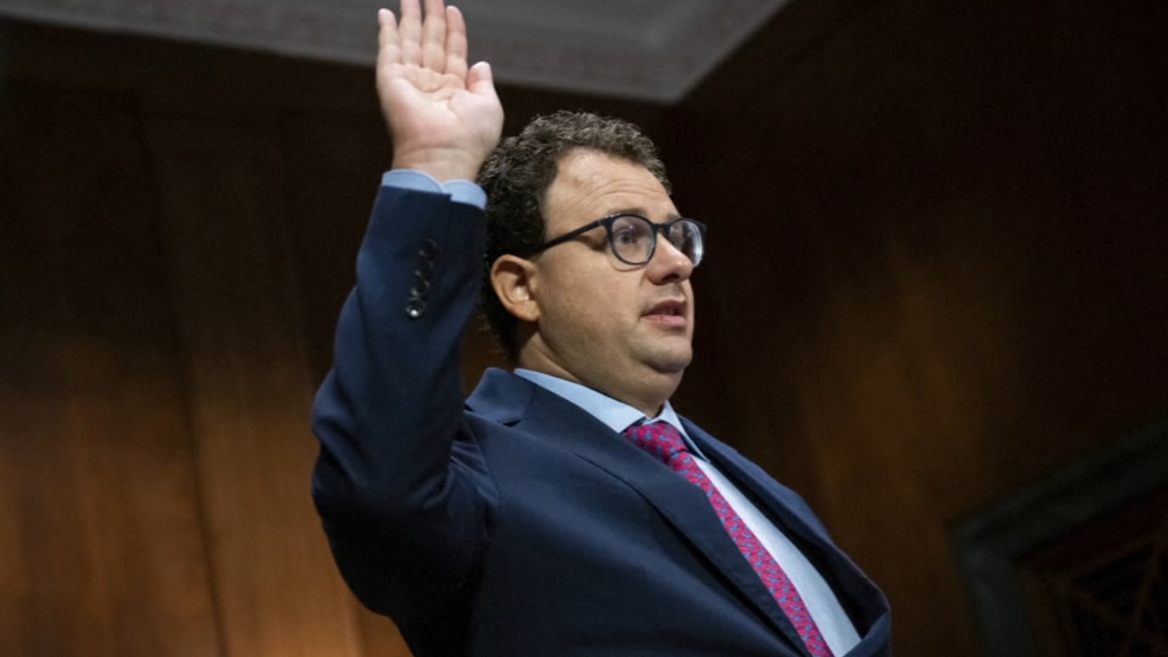 Celebrity Crypto Cons: Chicago-area man Richard Lyons loses $10K to  cryptocurrency scam by Elon Musk impersonator - ABC7 Chicago