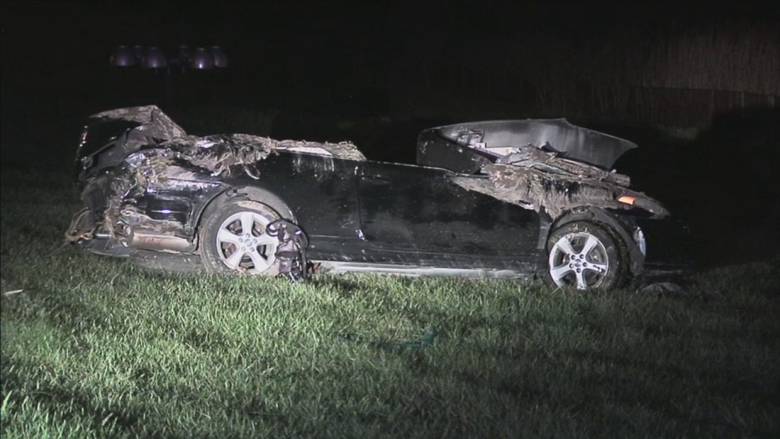 Man trapped in car after crash on I-95 in SW Philadelphia - 6abc ...
