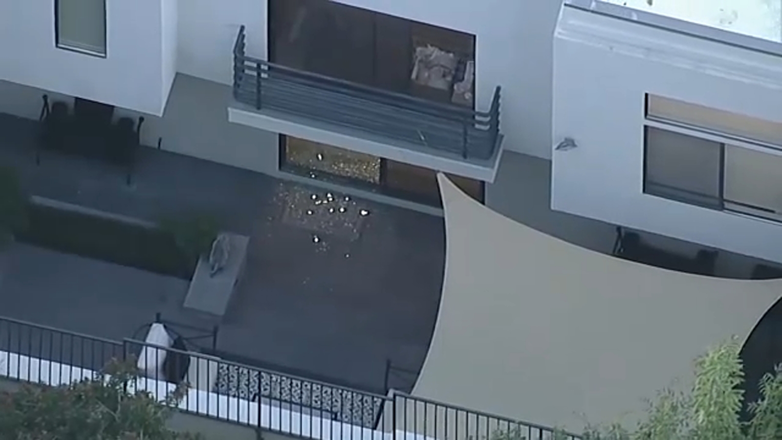Homeowner opens fire on burglary suspects in Studio City, forcing them ...