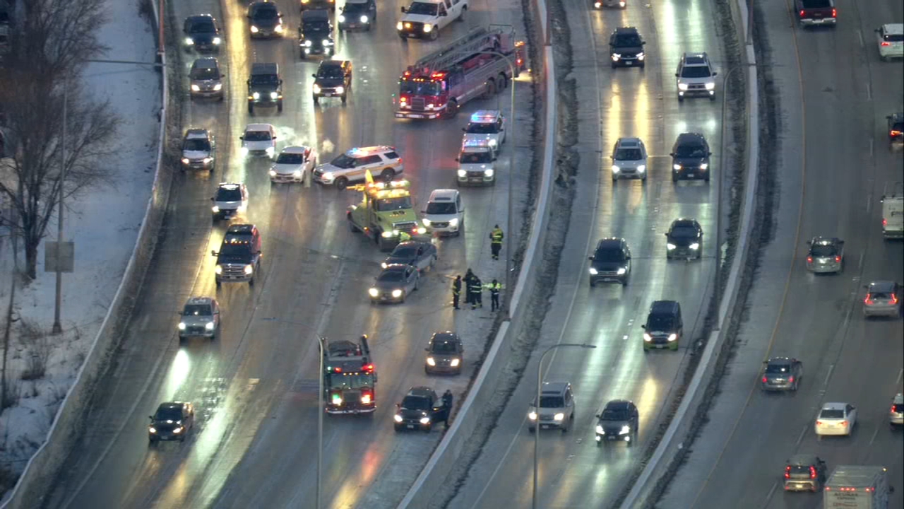 Multi-vehicle crash partially shuts down inbound Kennedy Expy.