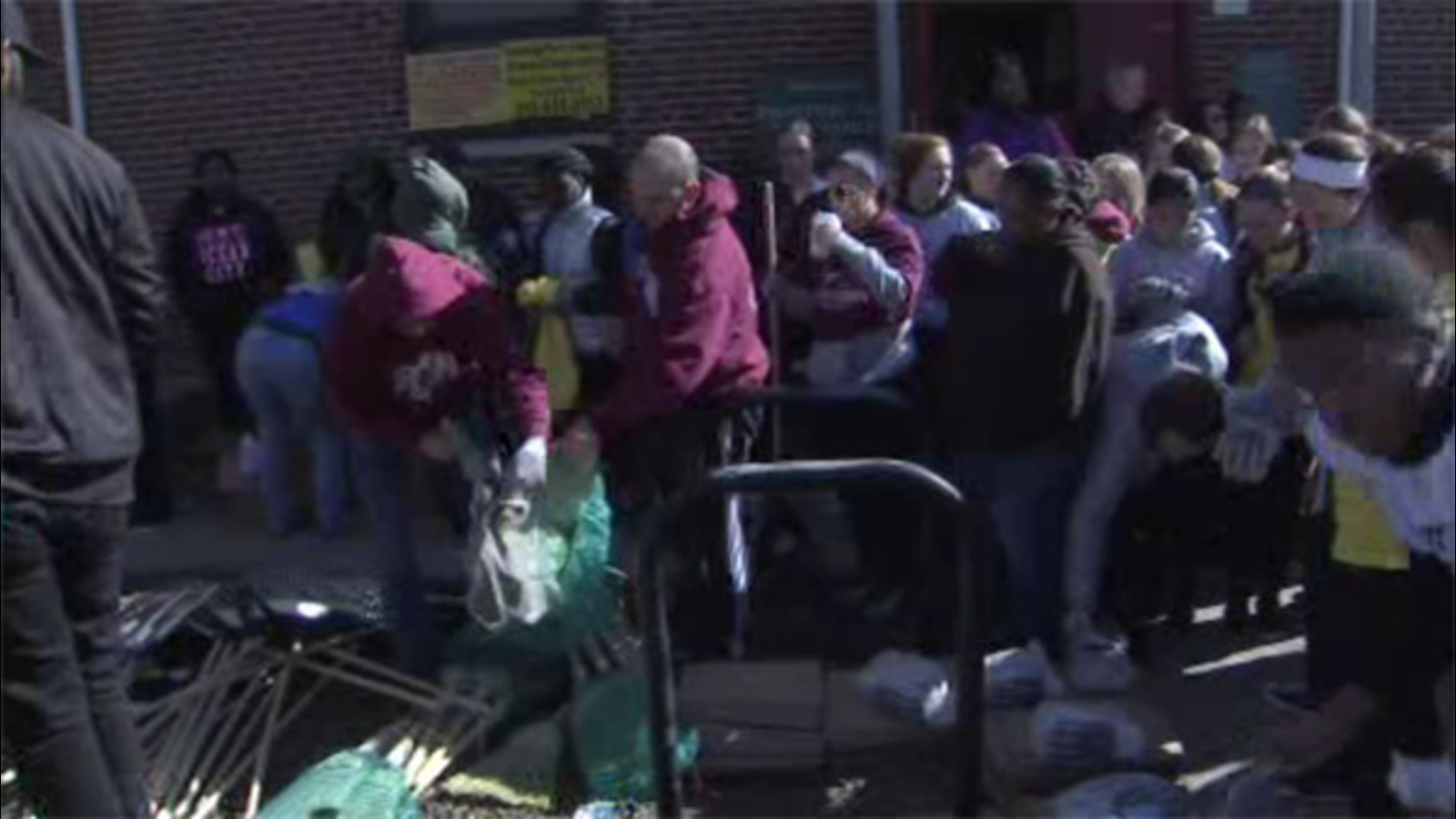 Thousands of volunteers participate in Philly spring cleaning 6abc