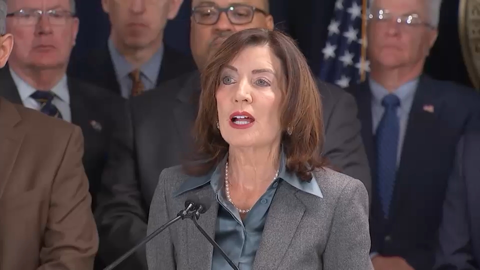 Hochul moves to end local cooperation with ICE agents in New York