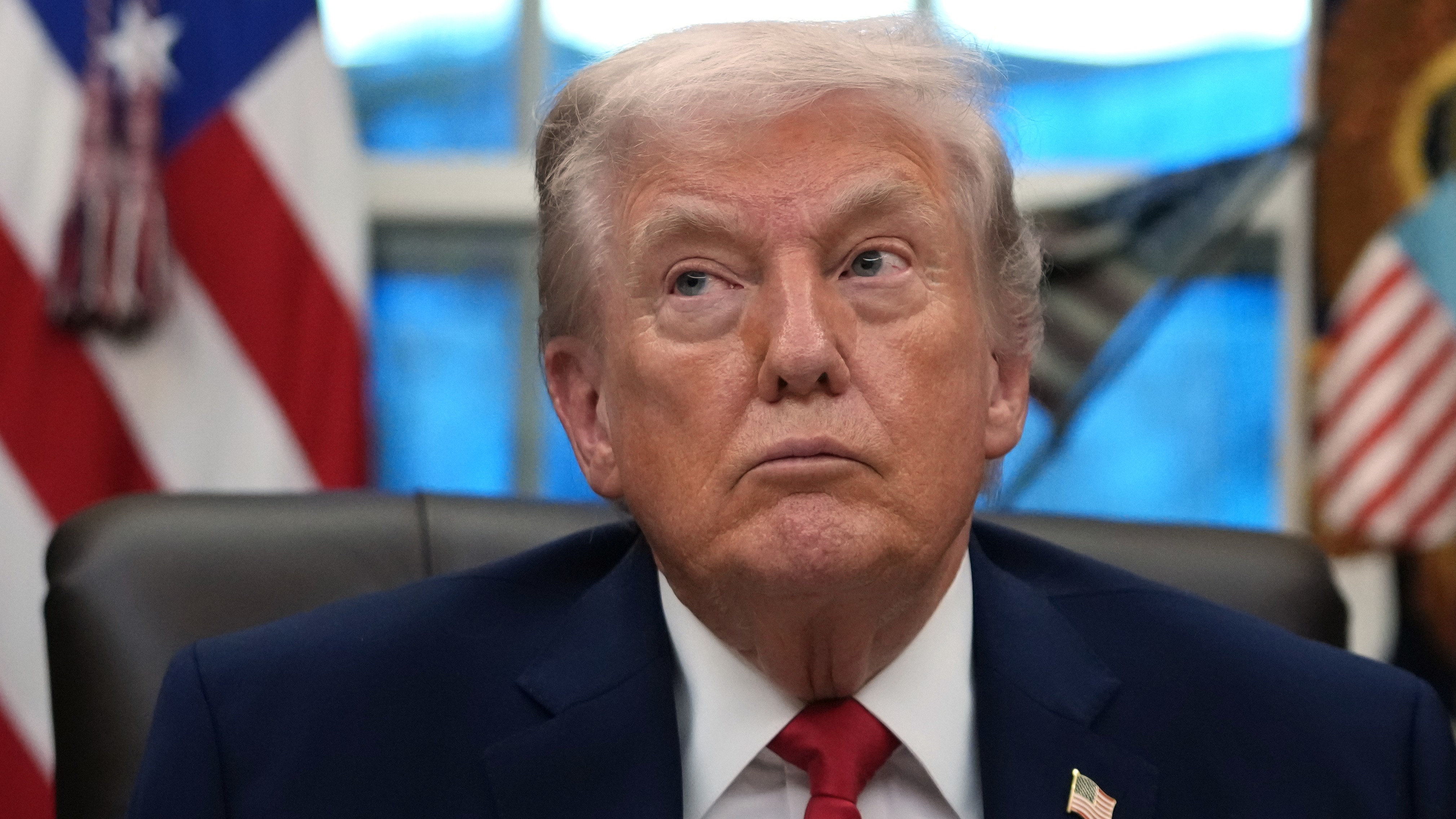 Donald Trump amenaza con aranceles a países que vendan petróleo a Cuba,  aumentando la presión sobre México - ABC7 Los Angeles