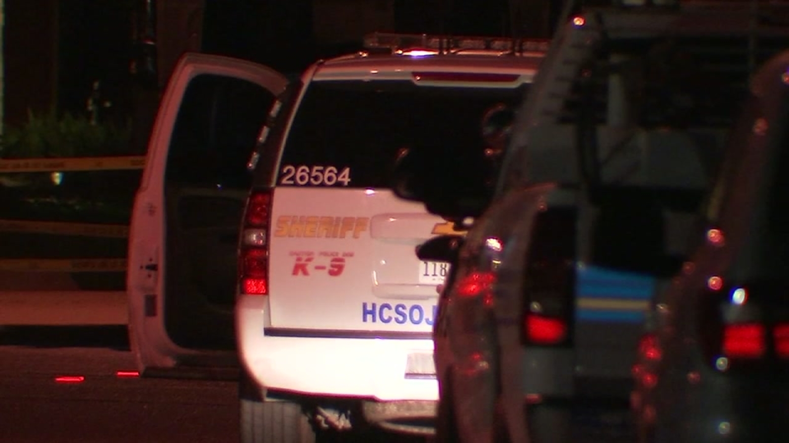 Deputies in SWAT standoff with barricaded suspect - ABC13 Houston