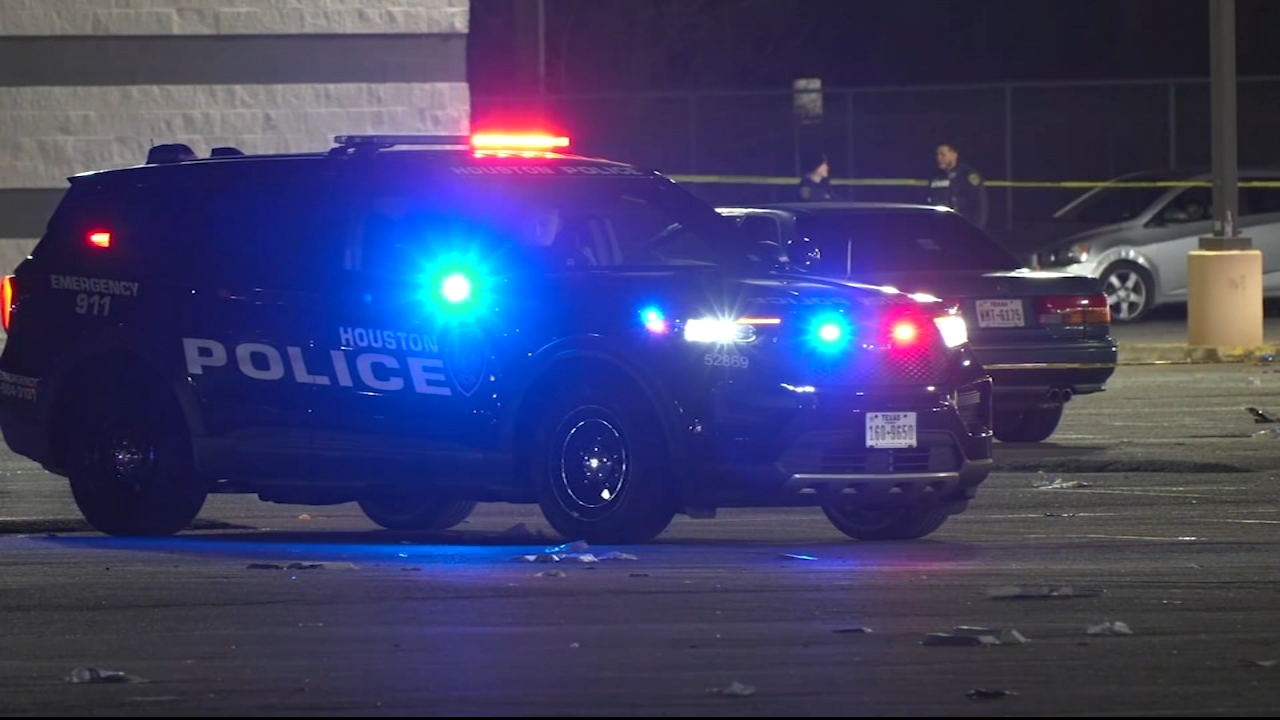 1 dead, 5 hurt after shooting at trail ride event in Houston, HPD says