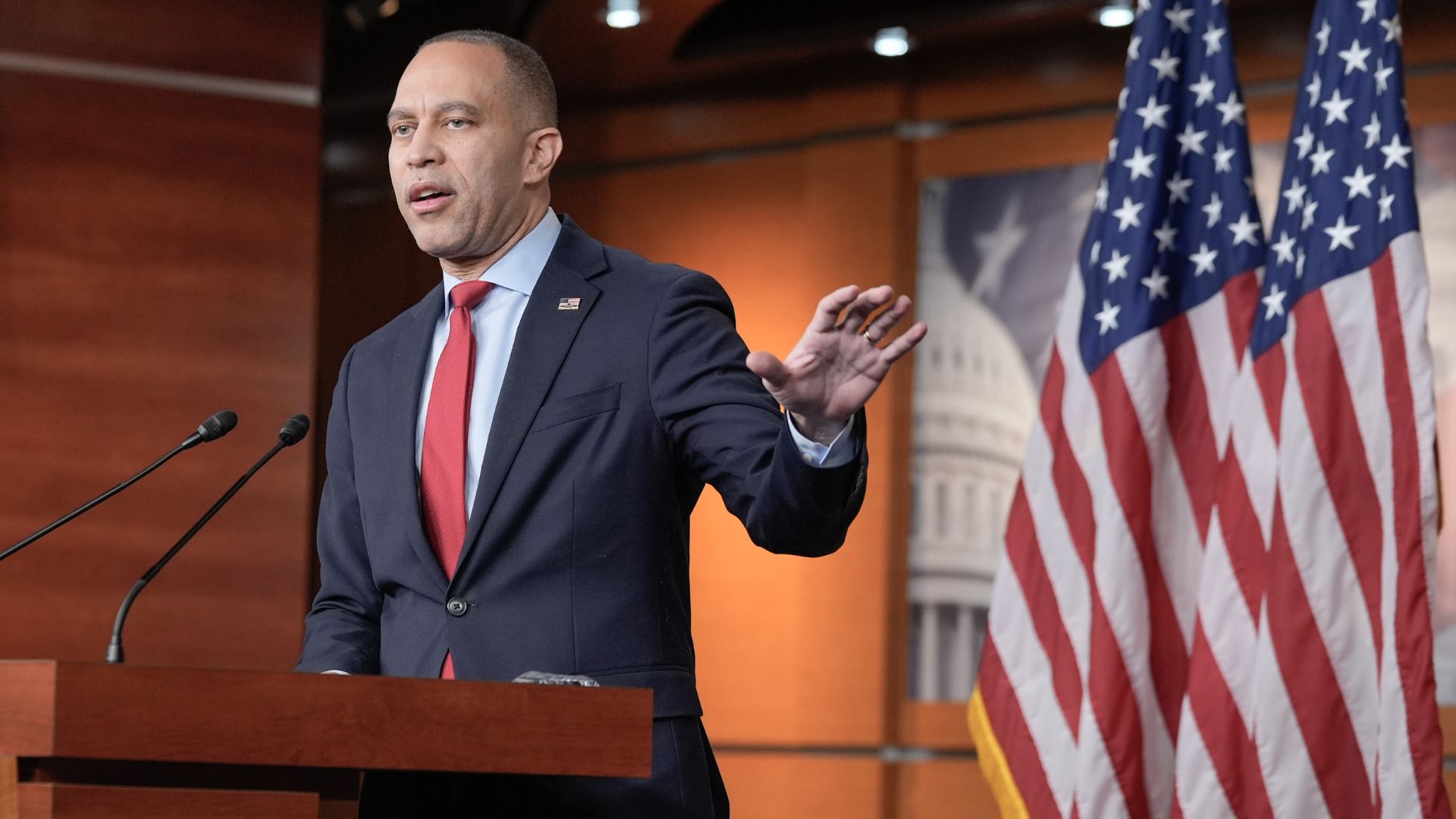 House Minority Leader Hakeem Jeffries : DHS should be  dramatically reformed  after Democrats delay government funding bill