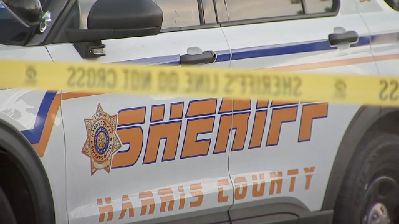 Child unharmed after deputies find man dead, woman hurt after shooting at NW Houston apartment: HCSO