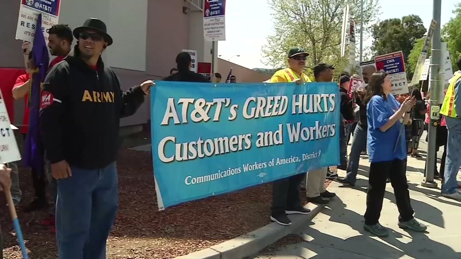 AT&T employees protest in San Jose demanding better contract - ABC7 San