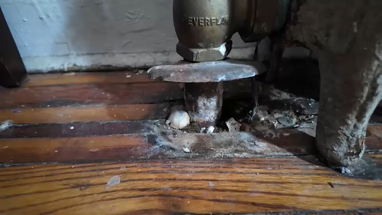 Bronx tenants say they've been without heat or gas for months as building has fallen into disrepair