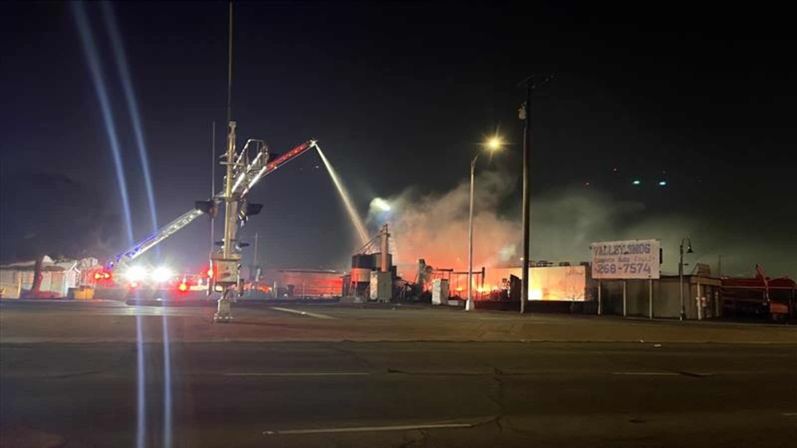 Fire crews battle massive fire in Central Fresno