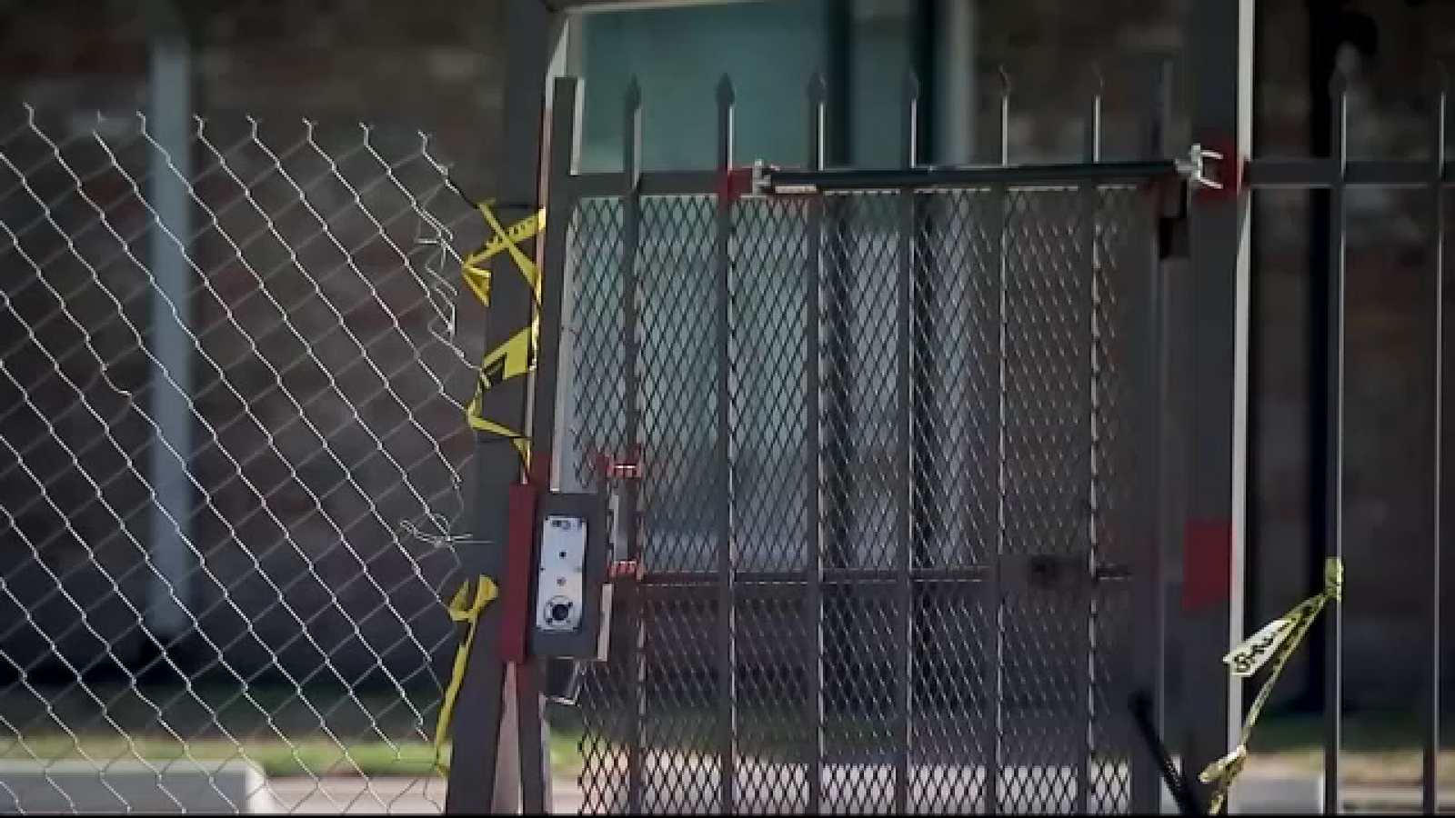 Apartment security guard accused of breaking in, assaulting man in northwest Houston complex