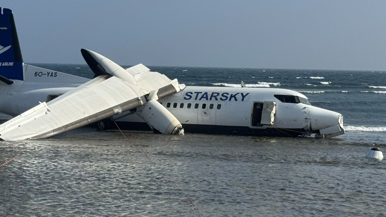 No deaths after plane crashes on beach shore near Somalia airport