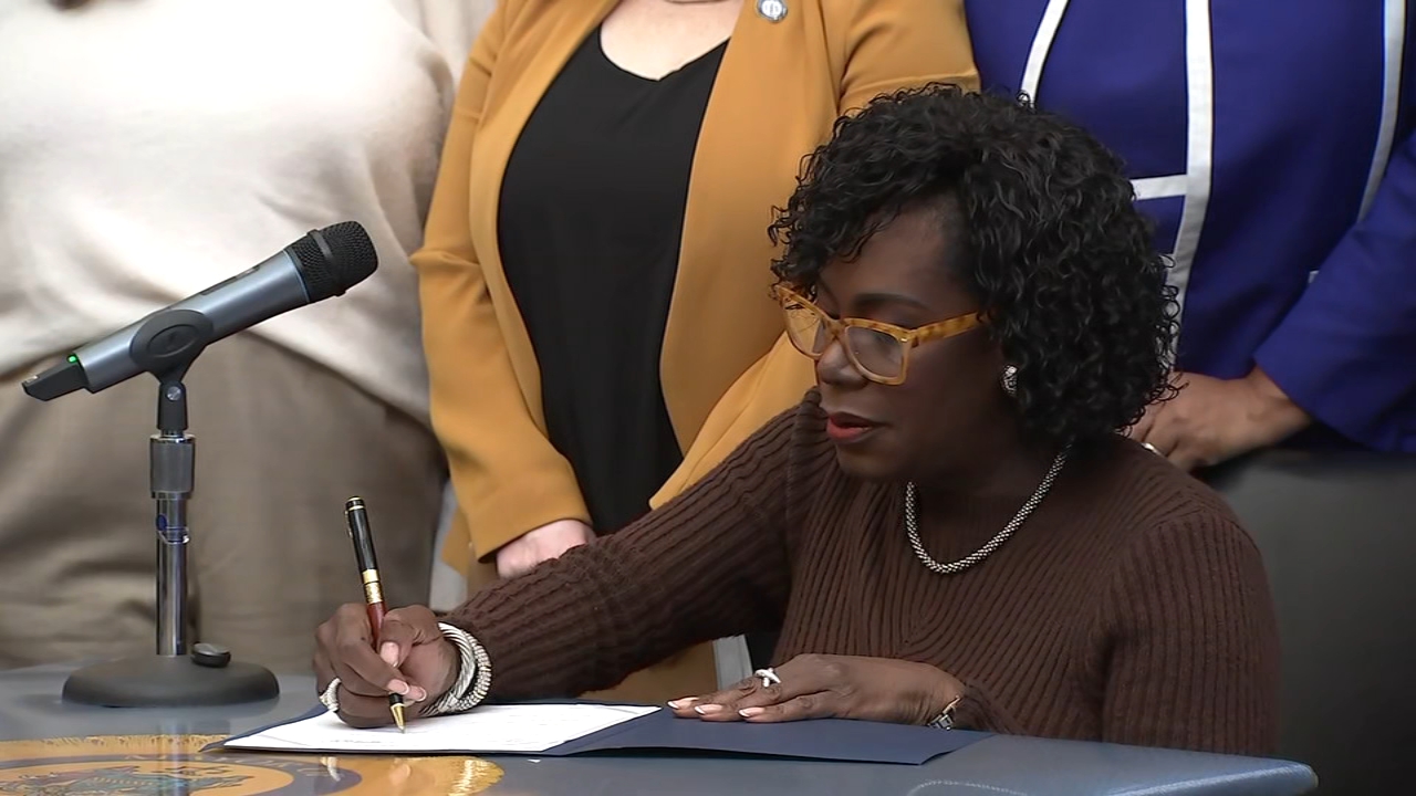 Philadelphia mayor signs bill to protect homeowners from deed fraud