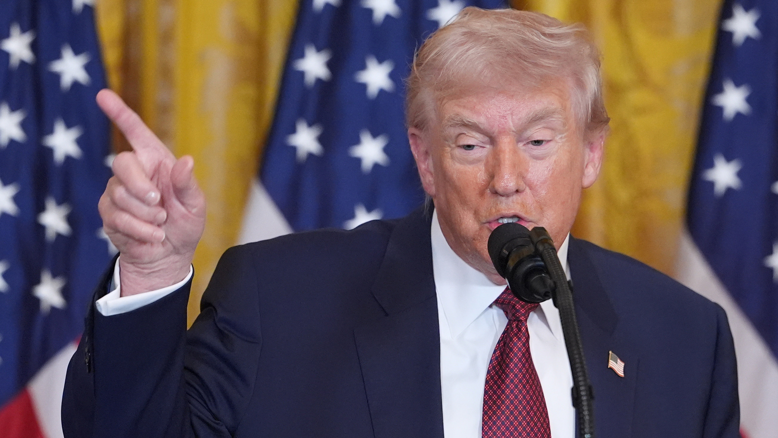 Trump pardons 5 former NFL players for crimes ranging from perjury to drug trafficking Trump pardons 5 former NFL players for crimes ranging from perjury to drug trafficking